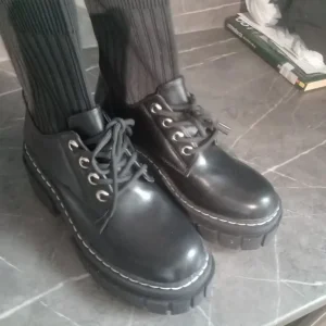 Black boots size 4