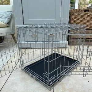Dog crate with removable waterproof tray - Image 2