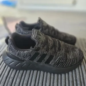 Adidas Swift Run 22 Trainer - Image 3
