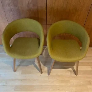 Olive green lounge chairs – good as new