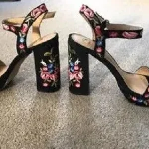 River Island Black Floral Sandals size 5 - Image 2