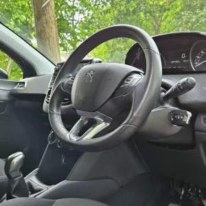 2018 Peugeot 208 1.2 PureTech Signature Euro 6 (s/s) 5dr Hatchback Petrol Manual - Image 2