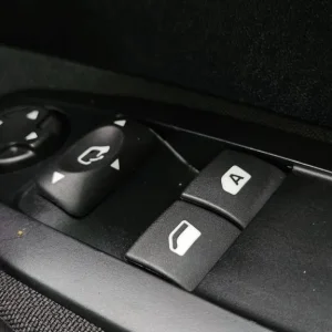 2018 Peugeot 208 1.2 PureTech Signature Euro 6 (s/s) 5dr Hatchback Petrol Manual - Image 6