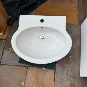 Bathroom sink - Image 2