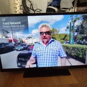 32-inch LED Smart TV with Freeview and WiFi - Image 5