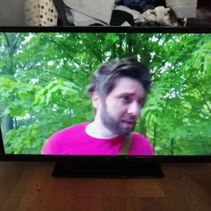 32-inch LED Smart TV with Freeview and WiFi - Image 7