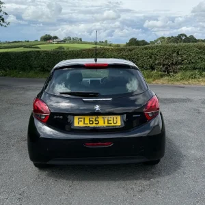 2015 Peugeot 208 1.6 HDi 5-door hatchback - Image 3