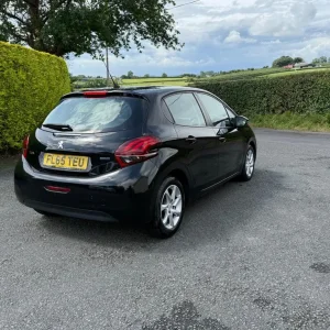 2015 Peugeot 208 1.6 HDi 5-door hatchback - Image 4