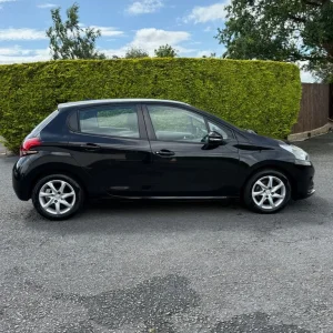 2015 Peugeot 208 1.6 HDi 5-door hatchback - Image 5