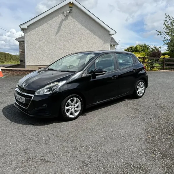 2015 Peugeot 208 1.6 HDi 5-door hatchback