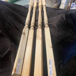 4x 900mm stair spindles