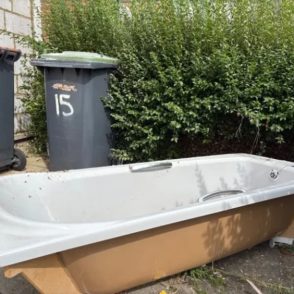 Old bath tub