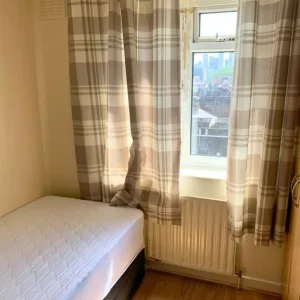 Single bedroom in shared house - Image 2