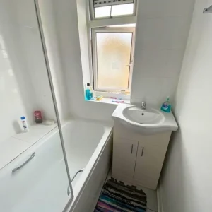 Single bedroom in shared house - Image 5