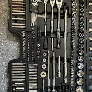 Halfords advanced 200pc socket and ratchet spanner set - Image 3