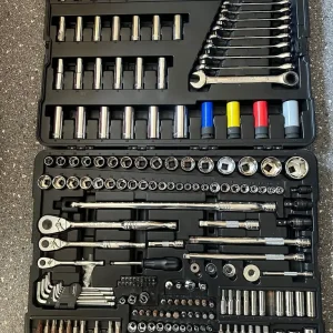 Halfords advanced 200pc socket and ratchet spanner set