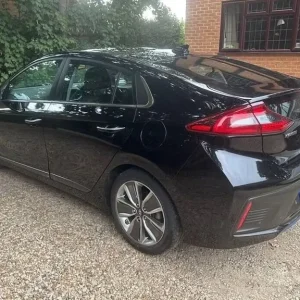 2017 Hyundai IONIQ 1.6 h-GDi Premium SE DCT Euro 6 Hybrid Hatchback - Image 3