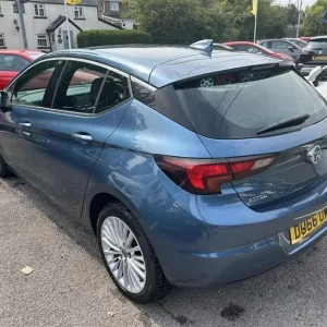 2017 Vauxhall Astra 1.4i Turbo Elite Nav Hatchback - Image 3