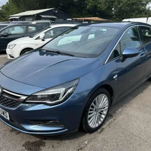 2017 Vauxhall Astra 1.4i Turbo Elite Nav Hatchback - Image 4