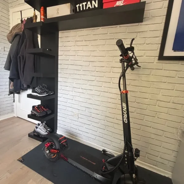 Iyenyrid e-scooter with XL battery