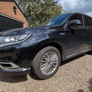 2018 Mitsubishi Outlander Hybrid 4WD SUV - Image 2