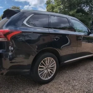 2018 Mitsubishi Outlander Hybrid 4WD SUV - Image 4