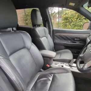 2018 Mitsubishi Outlander Hybrid 4WD SUV - Image 6