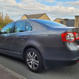 2010 Volkswagen Jetta 1.4 TSI SE 6-Speed Manual - Image 5