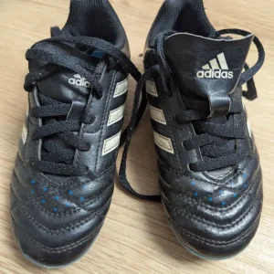 Kids Adidas football shoes - size 11.5 - Image 2