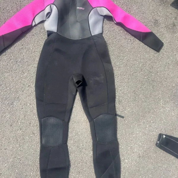 wet suit , black and pink