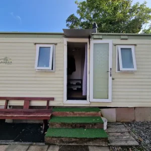 Caravan with appliances and furniture - Image 3