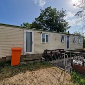 Caravan with appliances and furniture - Image 6