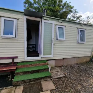 Caravan with appliances and furniture - Image 7
