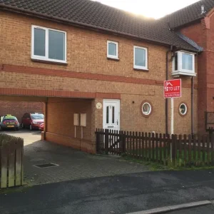 2-bedroom coach house flat with garden and garage - Image 2