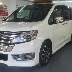 Honda Stepwagon Spada Cool Spirit 2.0 Petrol Auto 8-Seater White 2014 - Image 4