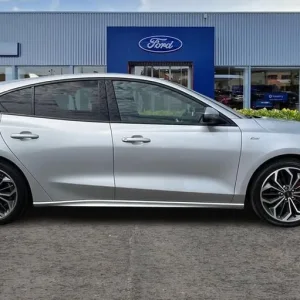 2024 Ford Focus 1.0 EcoBoost Hybrid ST-Line X 5-door Manual - Image 3
