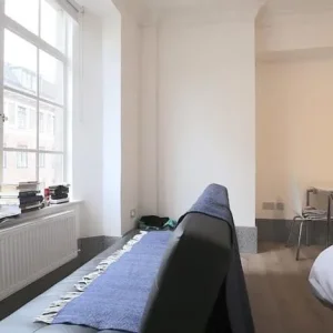 Modern Large Studio in Upminster, Station Approach - Image 8