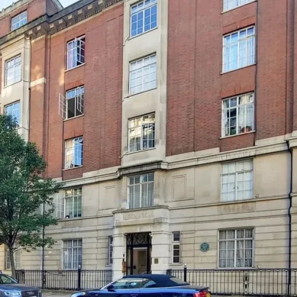 Modern Large Studio in Upminster, Station Approach