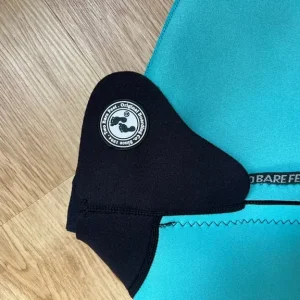 Ladies size small two bare feet wetsuit - Image 4