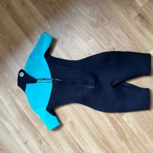 Ladies size small two bare feet wetsuit - Image 5