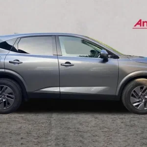 2021 Nissan Qashqai 1.3 DiG-T with all the smart features and safety bits - Image 2