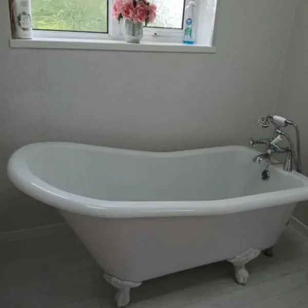 Roll top bath