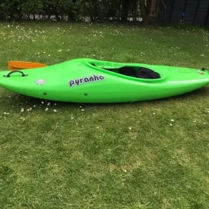 Pyranha Rebel kayak kids with paddle and life jacket - Image 4