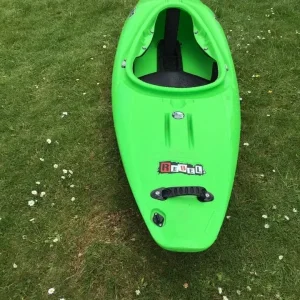 Pyranha Rebel kayak kids with paddle and life jacket - Image 5