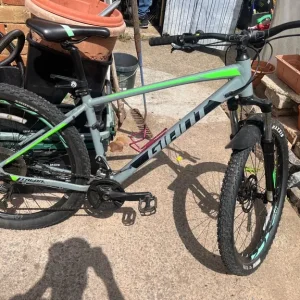 Giant Talon men’s bike - Image 2