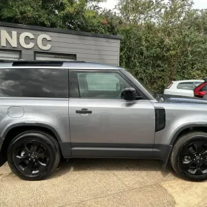 2021 Land Rover Defender 90 3.0 D200 MHEV Hard Top SUV Auto 4WD SWB Euro 6 (s/s) - Image 6