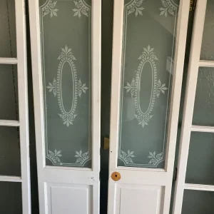 6 wooden bi-fold doors - Image 4