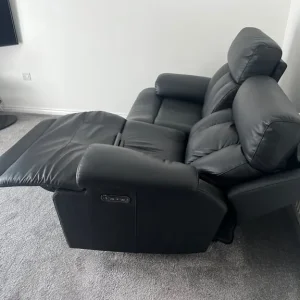 2x 2-seat Lazyboy electric recliners nearly new - Image 2