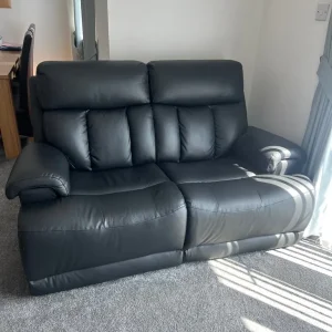 2x 2-seat Lazyboy electric recliners nearly new - Image 4