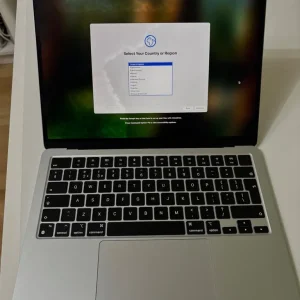 Apple MacBook Air 13.6 inch 2022 M2 8-Core CPU 10-Core GPU 8GB 25-than 256GB Grey - Image 2